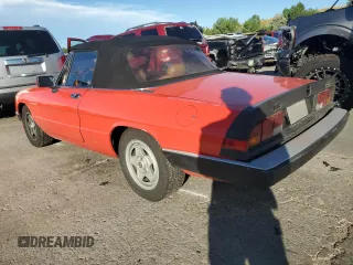 1983 Alfa Romeo Spider Veloce z VIN ZARBA5413D1017001, wystawiony jako Copart lot #68685714 z przebiegiem 71 738 mil mil oraz Szkody całkowita. Historia ofert i sprzedaży dostępna na DreamBid. Obrazek 2.
