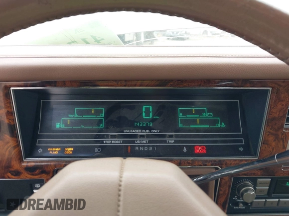 1988 Chrysler New Yorker z VIN 1C3BU6639JD209916, wystawiony jako IAAI lot #41744173 z przebiegiem 143 379 mil mil oraz . Historia ofert i sprzedaży dostępna na DreamBid. Obrazek 7.
