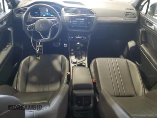 2022 Volkswagen Tiguan SE R-Line Black z VIN 3VV8B7AX3NM092731, wystawiony jako Copart lot #63430355 z przebiegiem 23 435 mil mil oraz Szkoda całkowita • Salvage title. Historia ofert i sprzedaży dostępna na DreamBid. Obrazek 8.