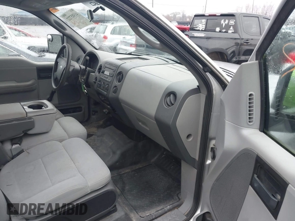 2005 Ford F-150 STX with VIN 1FTRX12W55FB28555, listed as a IAAI auction lot 41985722 with 87,833 mi miles. Bid and sale history available at carsss.com. Image 5.