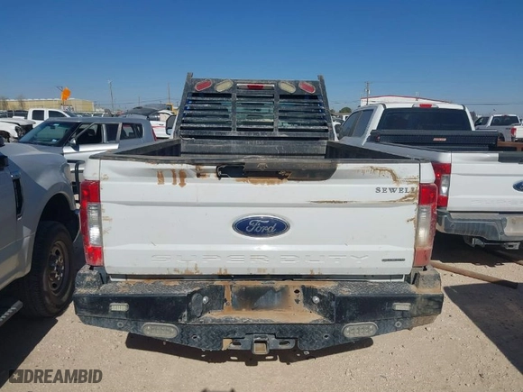 2019 Ford Super Duty F-250 SRW XL with VIN 1FT7W2B60KEF58768, listed as a IAAI auction lot 41710573 with 104,840 mi miles. Bid and sale history available at carsss.com. Image 16.