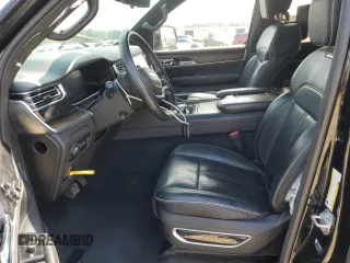 2022 Jeep Grand Wagoneer Series II z VIN 1C4SJVFJ5NS194152, wystawiony jako Copart lot #64996304 z przebiegiem Nie podano mil oraz Szkoda całkowita • Salvage title. Historia ofert i sprzedaży dostępna na DreamBid. Obrazek 7.