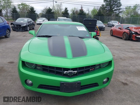 2011 Chevrolet Camaro 2LT z VIN 2G1FC1ED2B9142614, wystawiony jako IAAI lot #42043372 z przebiegiem 143 094 mil mil oraz . Historia ofert i sprzedaży dostępna na DreamBid. Obrazek 12.