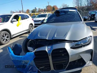 2023 BMW M4 Competition xDrive с VIN WBS43AZ01PCM48086, выставлен на аукционе IAAI как лот 40899240 с пробегом 9 597 миль миль и . История ставок и продаж доступна на DreamBid. Изображение 13.