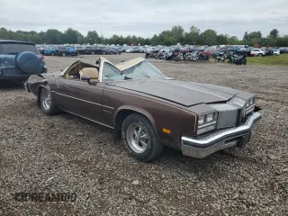 1977 Oldsmobile Cutlass z VIN 3J57R7M186772, wystawiony jako Copart lot #70648914 z przebiegiem 43 326 mil mil oraz Szkody całkowita. Historia ofert i sprzedaży dostępna na DreamBid. Obrazek 4.