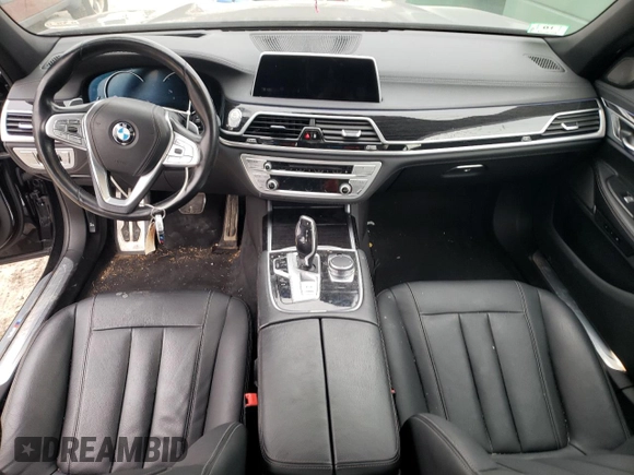2019 BMW 7 Series 740i xDrive with VIN WBA7E4C52KGV70538, listed as a Copart auction lot 39724903 with 37,137 mi miles. Bid and sale history available at carsss.com. Image 8.