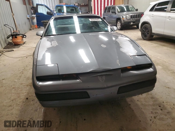 1990 Pontiac Firebird z VIN 1G2FS23T2LL200780, wystawiony jako Copart lot #50364665 z przebiegiem 101 108 mil mil oraz Czysty tytuł • Clean title. Historia ofert i sprzedaży dostępna na DreamBid. Obrazek 5.