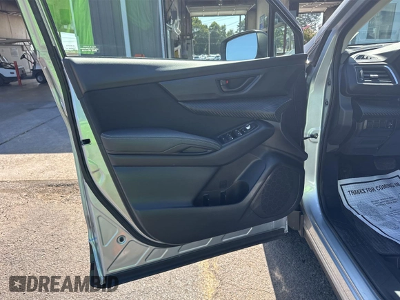 2023 Subaru Ascent Premium z VIN 4S4WMAAD2P3401303, wystawiony jako IAAI lot #42836533 z przebiegiem 30 589 mil mil oraz . Historia ofert i sprzedaży dostępna na DreamBid. Obrazek 4.