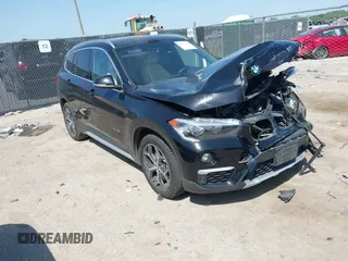 2017 BMW X1 sDrive28i z VIN WBXHU7C31H5H33748, wystawiony jako IAAI lot #42003198 z przebiegiem 71 274 mil mil oraz . Historia ofert i sprzedaży dostępna na DreamBid. Obrazek 1.