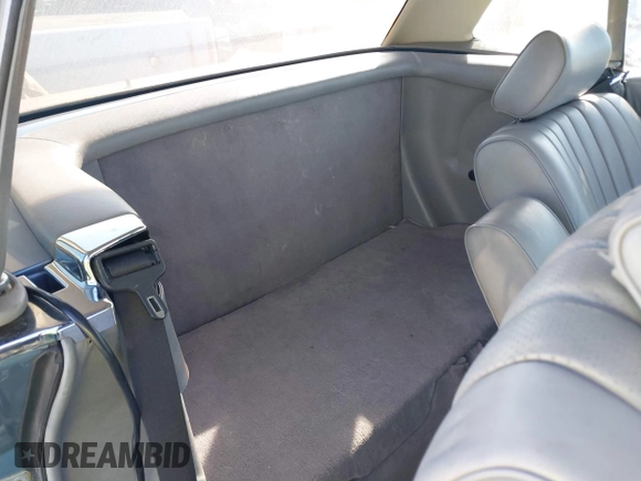 1985 Mercedes-Benz 380 z VIN WDBBA45C6FA020254, wystawiony jako IAAI lot #41254573 z przebiegiem 74 344 mil mil oraz . Historia ofert i sprzedaży dostępna na DreamBid. Obrazek 8.