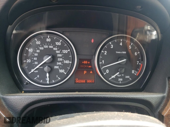 2012 BMW 3 Series 328i z VIN WBADW3C5XCE823421, wystawiony jako Copart lot #71352964 z przebiegiem 82 388 mil mil oraz Nie do naprawy • Non repairable. Historia ofert i sprzedaży dostępna na DreamBid. Obrazek 9.