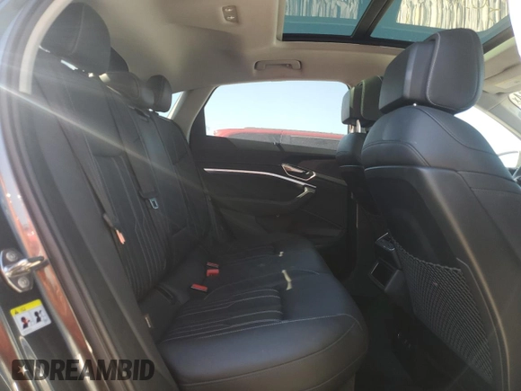 2021 Audi e-tron Sportback Prestige z VIN WA13ABGE8MB008083, wystawiony jako Copart lot #72904564 z przebiegiem 30 787 mil mil oraz Nie do naprawy. Historia ofert i sprzedaży dostępna na DreamBid. Obrazek 11.