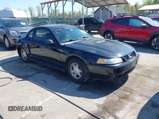 2000 Ford Mustang with VIN 1FAFP4042YF252802, listed as a IAAI auction lot 41994872 with 189,081 mi miles. Bid and sale history available at carsss.com. Image 1.