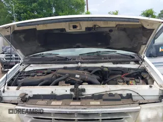 1992 Ford Econoline Cargo z VIN 1FDEE14N3NHA25465, wystawiony jako IAAI lot #42149941 z przebiegiem 172 438 mil mil oraz . Historia ofert i sprzedaży dostępna na DreamBid. Obrazek 10.