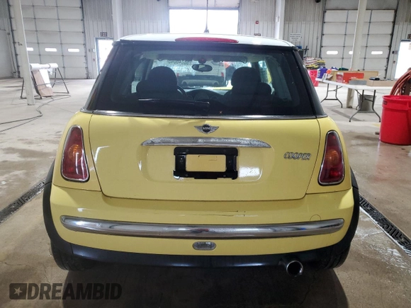 2002 MINI Hardtop z VIN WMWRC33412TE12203, wystawiony jako Copart lot #58246045 z przebiegiem 132 506 mil mil oraz Szkoda całkowita • Salvage title. Historia ofert i sprzedaży dostępna na DreamBid. Obrazek 6.