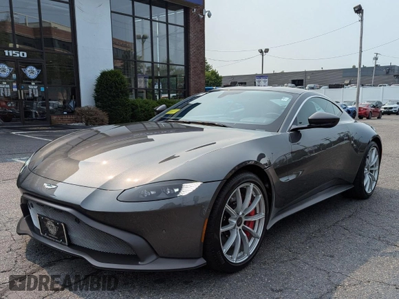 2019 Aston Martin Vantage z VIN SCFSMGAW4KGN01431, wystawiony jako Copart lot #44152995 z przebiegiem 9 949 mil mil oraz Czysty tytuł • Clean title. Historia ofert i sprzedaży dostępna na DreamBid. Obrazek 2.