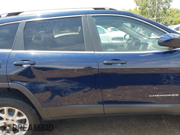 2016 Jeep Cherokee Latitude z VIN 1C4PJMCB1GW236468, wystawiony jako IAAI lot #42367979 z przebiegiem 72 301 mil mil oraz . Historia ofert i sprzedaży dostępna na DreamBid. Obrazek 13.