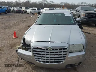 2005 Chrysler 300 with VIN 2C3JA53G85H159623, listed as a IAAI auction lot 41773424 with 127,764 mi miles. Bid and sale history available at carsss.com. Image 6.