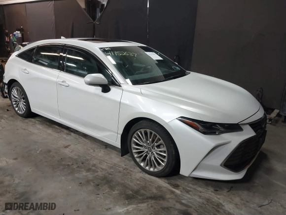 2022 Toyota Avalon Limited with VIN 4T1DZ1FBXNU076021, listed as a IAAI auction lot 41152637 with 43,265 mi miles. Bid and sale history available at carsss.com. Image 1.