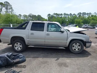 2005 Chevrolet Avalanche Z66 z VIN 3GNEC12Z05G231960, wystawiony jako IAAI lot #42198445 z przebiegiem 225 245 mil mil oraz . Historia ofert i sprzedaży dostępna na DreamBid. Obrazek 13.