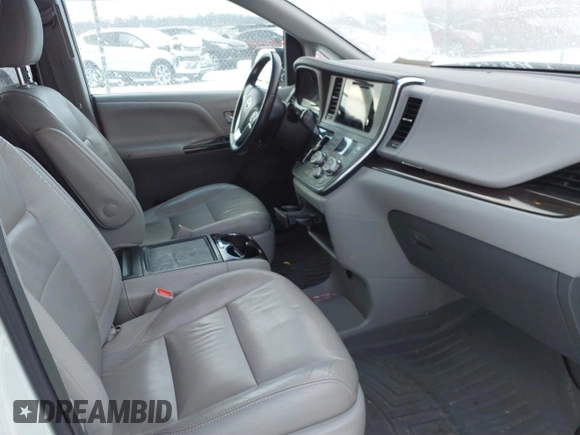 2017 Toyota Sienna XLE Auto Access Seat with VIN 5TDYZ3DC4HS852620, listed as a IAAI auction lot 40988036 with 82,581 mi miles. Bid and sale history available at carsss.com. Image 5.