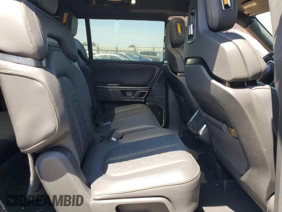 2024 Rivian R1S Adventure z VIN 7PDSGBBA0RN034793, wystawiony jako Copart lot #55091885 z przebiegiem 20 154 mil mil oraz Szkody całkowita. Historia ofert i sprzedaży dostępna na DreamBid. Obrazek 11.