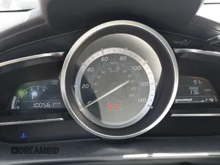 2017 Toyota Yaris z VIN 3MYDLBYV8HY172039, wystawiony jako IAAI lot #42327155 z przebiegiem 100 561 mil mil oraz . Historia ofert i sprzedaży dostępna na DreamBid. Obrazek 7.