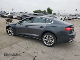 2022 Audi A5 Sportback Premium z VIN WAUABCF59NA009989, wystawiony jako Copart lot #60935555 z przebiegiem 22 674 mil mil oraz Szkoda całkowita • Salvage title. Historia ofert i sprzedaży dostępna na DreamBid. Obrazek 2.