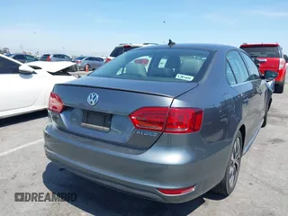 2013 Volkswagen Jetta Hybrid SE with VIN 3VW637AJ1DM232687, listed as a IAAI auction lot 41973407 with 70,428 mi miles and . Bid and sale history available at DreamBid. Image 4.