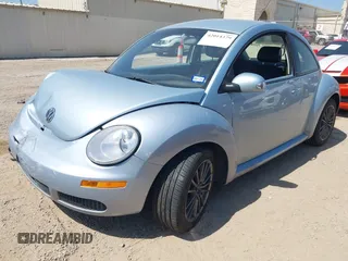 2010 Volkswagen New Beetle Coupe with VIN 3VWPG3AG0AM002088, listed as a IAAI auction lot 42014379 with 81,832 mi miles. Bid and sale history available at carsss.com. Image 2.