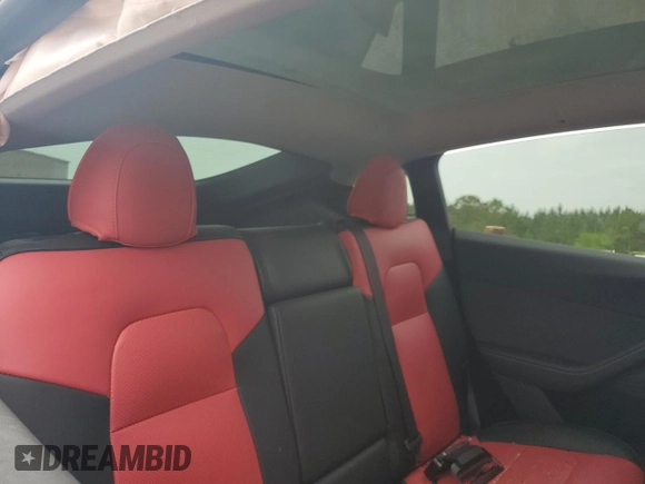2024 Tesla Model Y z VIN 7SAYGDED4RA331714, wystawiony jako Copart lot #57043915 z przebiegiem Nie podano mil oraz Szkoda całkowita • Salvage title. Historia ofert i sprzedaży dostępna na DreamBid. Obrazek 11.