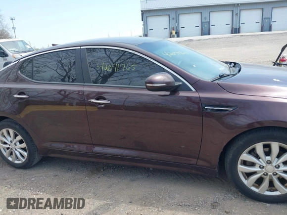 2014 Kia Optima EX z VIN 5XXGN4A77EG338455, wystawiony jako IAAI lot #42071765 z przebiegiem 136 331 mil mil oraz . Historia ofert i sprzedaży dostępna na DreamBid. Obrazek 13.