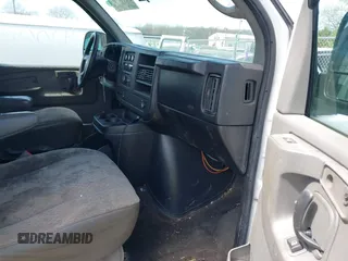 2008 Chevrolet Express Passenger z VIN 1GAHG35K981127449, wystawiony jako IAAI lot #42062262 z przebiegiem 243 575 mil mil oraz . Historia ofert i sprzedaży dostępna na DreamBid. Obrazek 5.