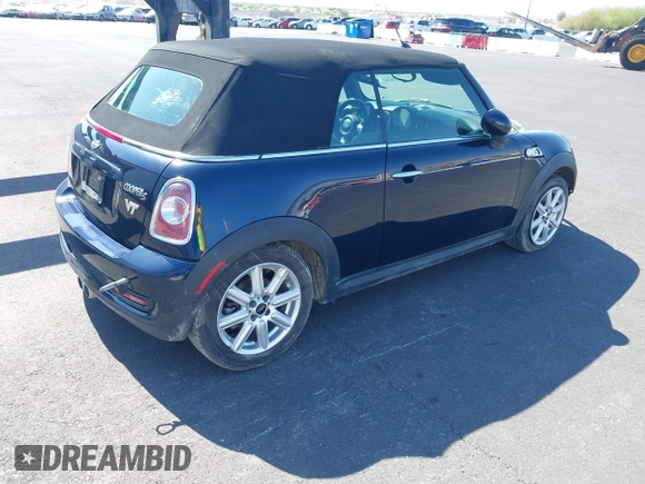 2014 MINI Convertible S z VIN WMWZP3C53ET706796, wystawiony jako IAAI lot #42363811 z przebiegiem 93 581 mil mil oraz . Historia ofert i sprzedaży dostępna na DreamBid. Obrazek 4.
