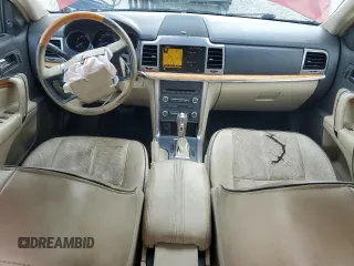 2010 Lincoln MKZ z VIN 3LNHL2GC7AR650494, wystawiony jako Copart lot #55113205 z przebiegiem 187 116 mil mil oraz Szkoda całkowita • Salvage title. Historia ofert i sprzedaży dostępna na DreamBid. Obrazek 8.