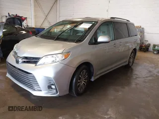 2019 Toyota Sienna XLE Auto Access Seat with VIN 5TDYZ3DC5KS977780, listed as a IAAI auction lot 42015998 with 100,387 mi miles. Bid and sale history available at carsss.com. Image 2.