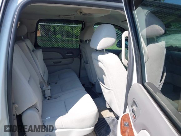 2007 Chevrolet Suburban LTZ with VIN 1GNFK16367J193729, listed as a IAAI auction lot 42621298 with 262,721 mi miles and . Bid and sale history available at DreamBid. Image 8.