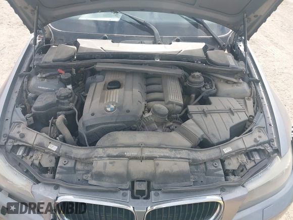 2011 BMW 3 Series 328i xDrive z VIN WBAPK5C52BF123454, wystawiony jako IAAI lot #42108474 z przebiegiem 111 165 mil mil oraz . Historia ofert i sprzedaży dostępna na DreamBid. Obrazek 10.