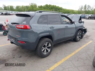 2015 Jeep Cherokee Trailhawk z VIN 1C4PJMBB9FW676566, wystawiony jako IAAI lot #42303335 z przebiegiem 123 026 mil mil oraz . Historia ofert i sprzedaży dostępna na DreamBid. Obrazek 4.