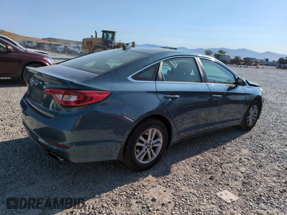 2015 Hyundai Sonata SE z VIN 5NPE24AFXFH219263, wystawiony jako Copart lot #59393765 z przebiegiem 67 556 mil mil oraz Szkoda całkowita • Salvage title. Historia ofert i sprzedaży dostępna na DreamBid. Obrazek 3.