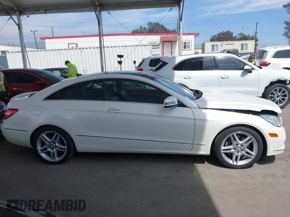 2013 Mercedes-Benz E 350 with VIN WDDKJ5KB1DF197335, listed as a IAAI auction lot 42272831 with 58,092 mi miles and . Bid and sale history available at DreamBid. Image 13.