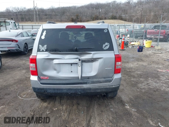 2016 Jeep Patriot Latitude с VIN 1C4NJPFB0GD543677, выставлен на аукционе IAAI как лот 41558393 с пробегом 101 932 миль миль и . История ставок и продаж доступна на DreamBid. Изображение 16.