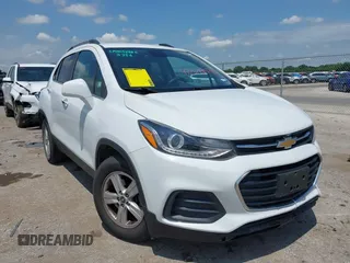 2020 Chevrolet Trax LT z VIN KL7CJLSB0LB013797, wystawiony jako IAAI lot #42371954 z przebiegiem 100 871 mil mil oraz . Historia ofert i sprzedaży dostępna na DreamBid. Obrazek 1.