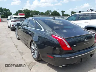 2015 Jaguar XJ с VIN SAJWA3HT3FMV86221, выставлен на аукционе IAAI как лот 42628203 с пробегом 125 951 миль миль и . История ставок и продаж доступна на DreamBid. Изображение 3.