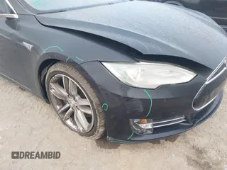 2015 Tesla Model S 85D with VIN 5YJSA1E24FF111120, listed as a IAAI auction lot 41471698 with 58,126 mi miles. Bid and sale history available at carsss.com. Image 6.