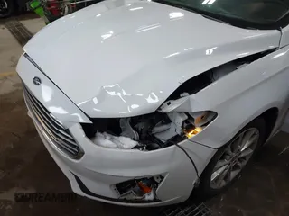 2019 Ford Fusion SE with VIN 3FA6P0LUXKR188040, listed as a IAAI auction lot 41079252 with 113,667 mi miles and . Bid and sale history available at carsss.com. Image 6.