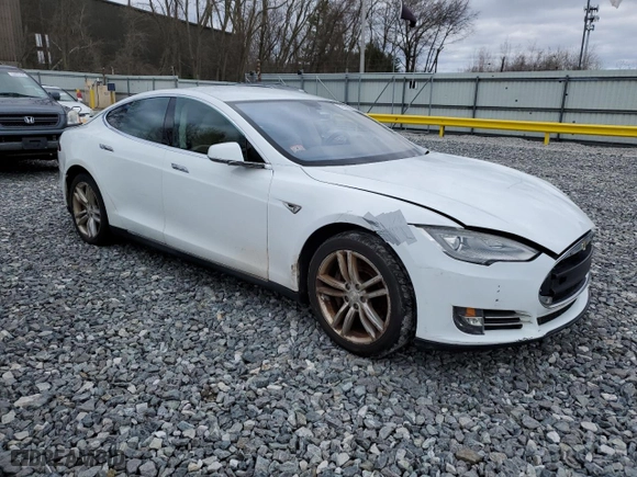 2013 Tesla Model S with VIN 5YJSA1DN6DFP11453, listed as a Copart auction lot 52782045 with 0 mi miles and Clean Title. Bid and sale history available at carsss.com. Image 4.