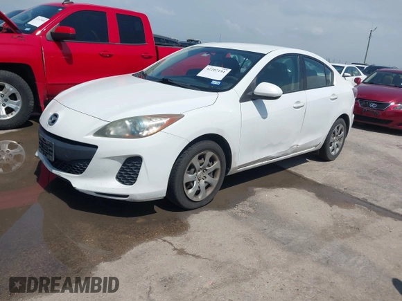 2013 Mazda 3 i Sport z VIN JM1BL1UP8D1801031, wystawiony jako IAAI lot #42207191 z przebiegiem 221 969 mil mil oraz . Historia ofert i sprzedaży dostępna na DreamBid. Obrazek 2.