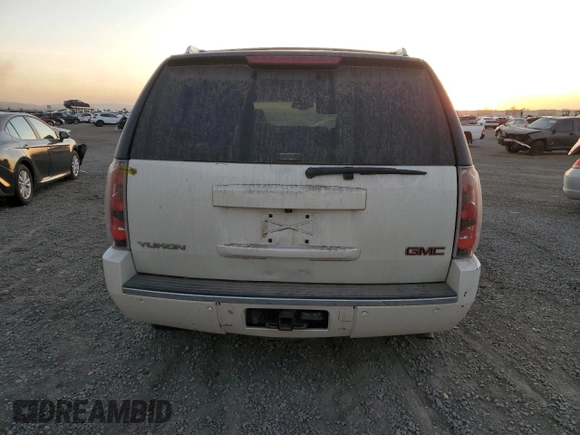 2014 GMC Yukon Denali z VIN 1GKS1EEF7ER180648, wystawiony jako Copart lot #79656084 z przebiegiem Nie podano mil oraz Szkoda całkowita • Salvage title. Historia ofert i sprzedaży dostępna na DreamBid. Obrazek 6.
