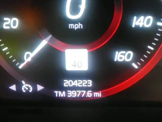 2019 Volvo XC40 R-Design z VIN YV4162UM7K2078081, wystawiony jako IAAI lot #41808014 z przebiegiem 204 223 mil mil oraz . Historia ofert i sprzedaży dostępna na DreamBid. Obrazek 12.
